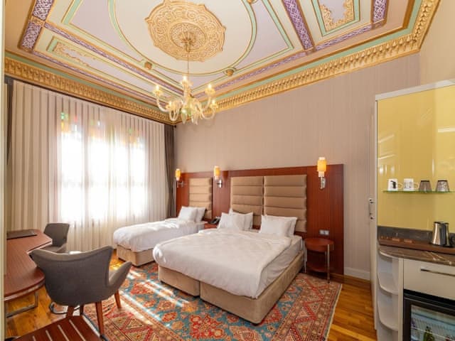 Delüks Üç Kişilik Oda