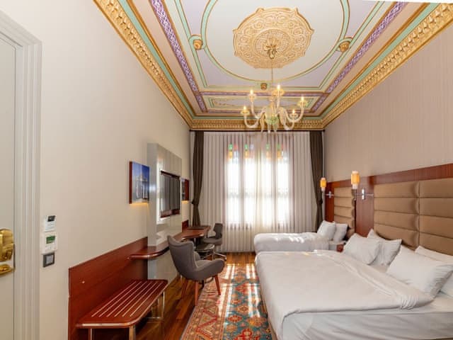 Delüks Üç Kişilik Oda