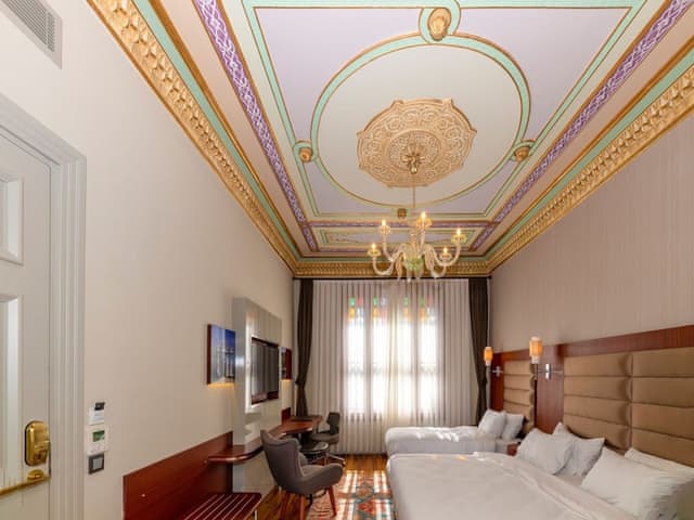 Delüks Üç Kişilik Oda