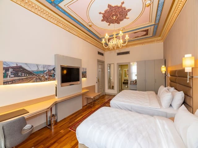 Delüks Üç Kişilik Oda