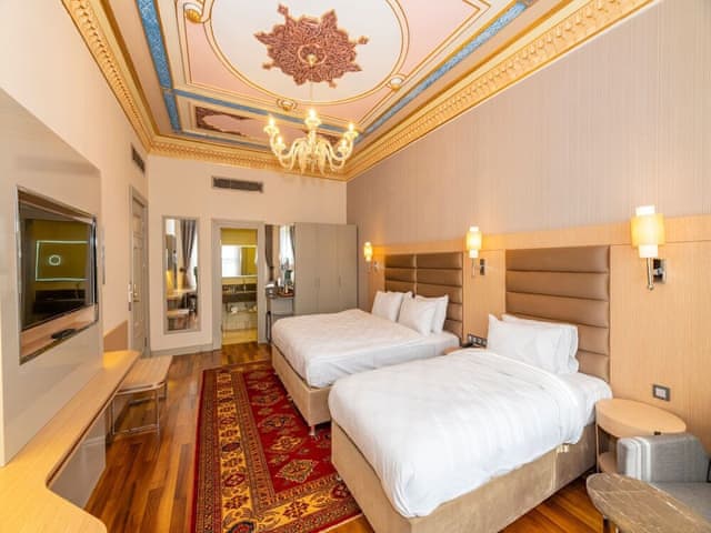 Delüks Üç Kişilik Oda