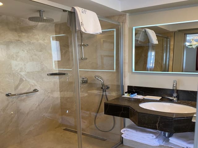 Deluxe Double Room, Partial Sea View