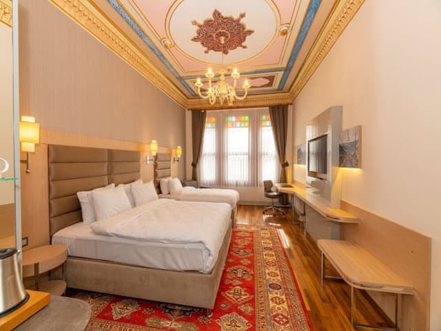 Delüks Üç Kişilik Oda