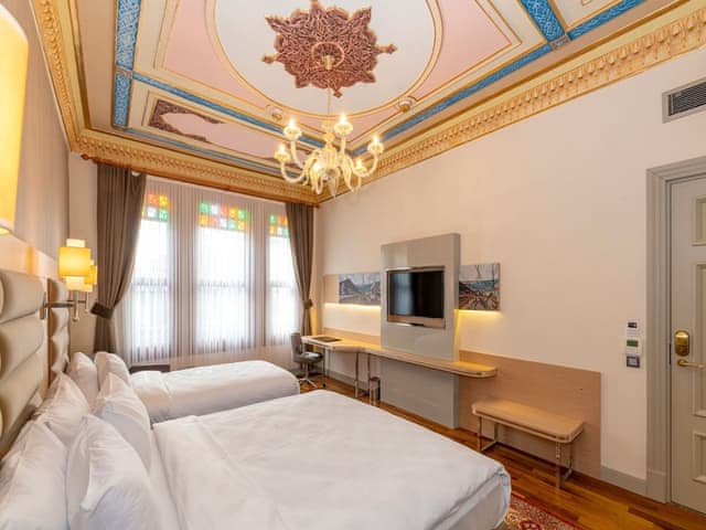 Delüks Üç Kişilik Oda