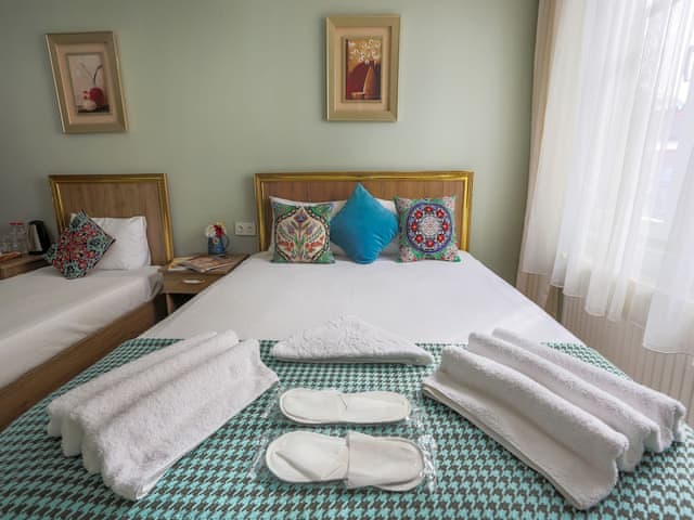 Standard Triple Room, Multiple Beds, Partial Sea View