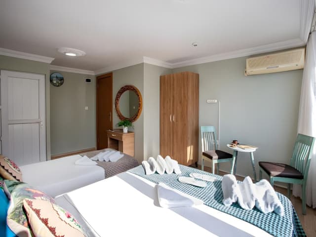 Delüks Üç Kişilik Oda