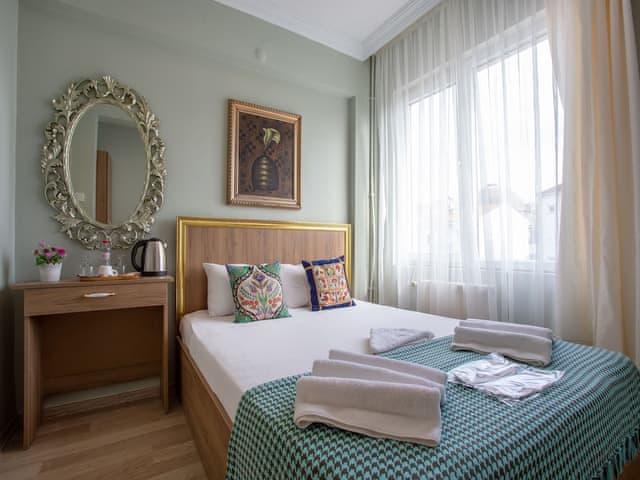 Economy Room, 1 Queen Bed, City View