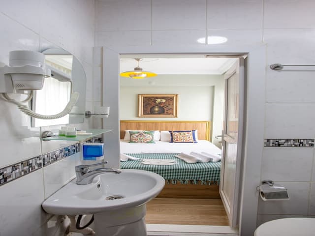 Economy Room, 1 Queen Bed, City View