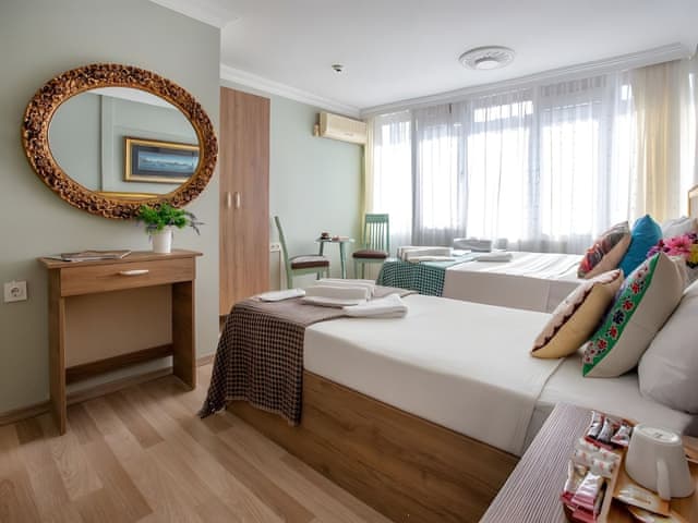 Delüks Üç Kişilik Oda