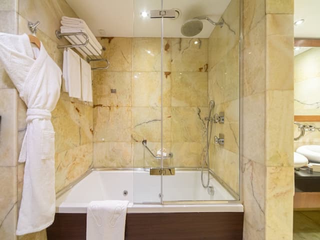 Junior Suite, 1 King Bed, Club Lounge Access