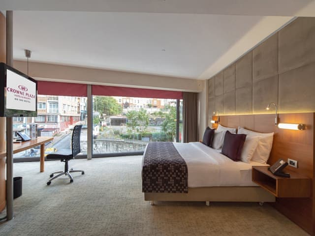 Premium Room, 1 King Bed, Club Lounge Access
