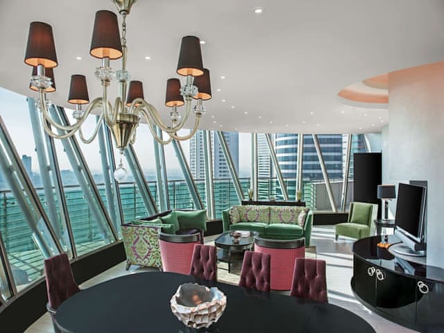 Suite (Crown)
