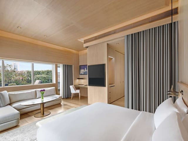 Suite, 1 King Bed, Terrace