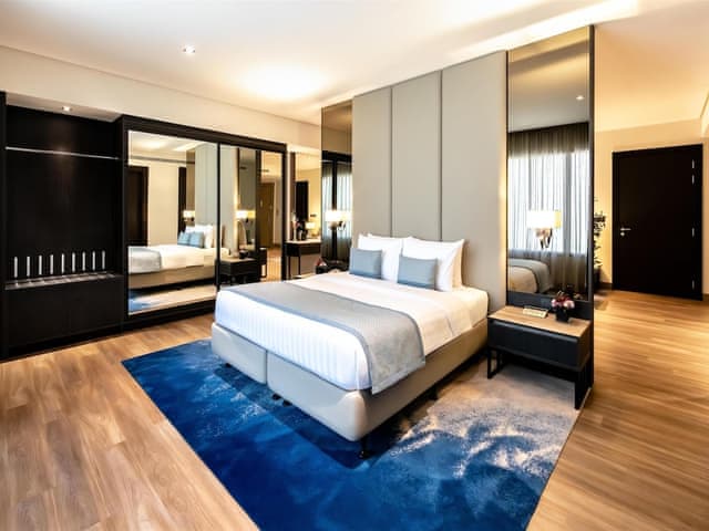 Junior Suite, 1 King Bed, Non Smoking, Kitchen (View)