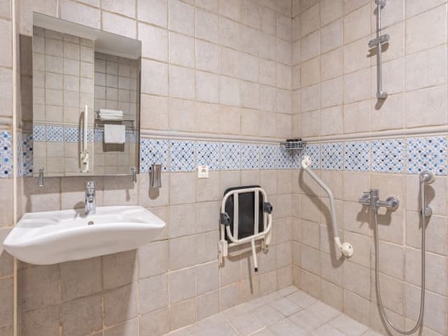 Standard Room, 1 Double or 2 Twin Beds