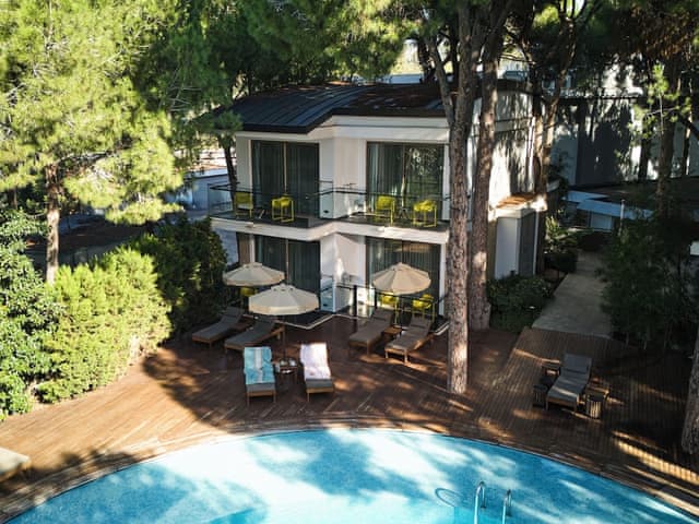 Lagoon Duplex Swim up