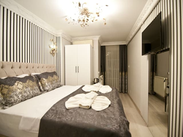 Economic Double Room with Balcony Lower Floor