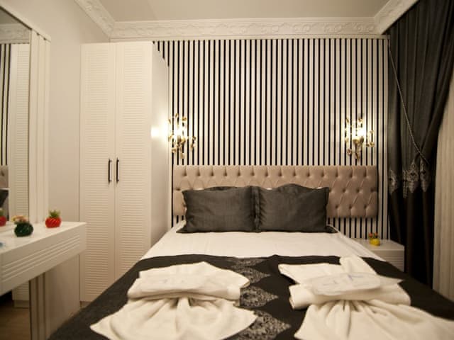 Economic Double Room with Balcony Lower Floor
