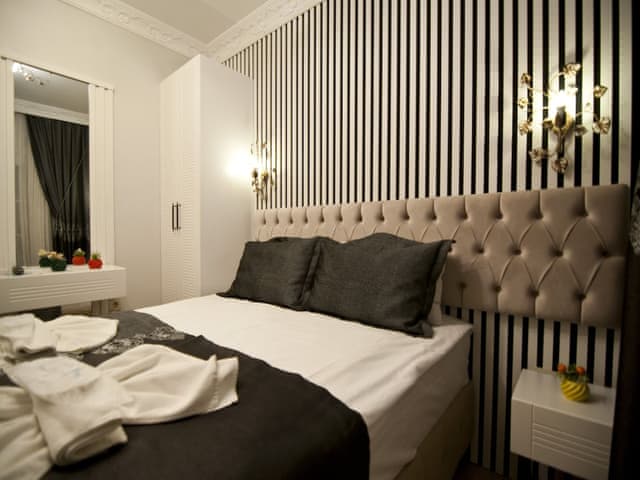 Economic Double Room with Balcony Lower Floor
