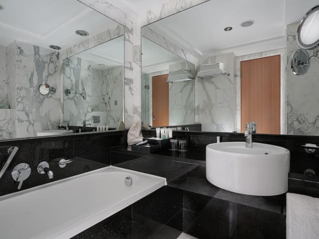 Deluxe Room, 1 King Bed