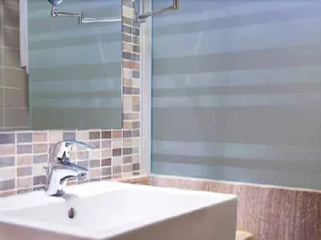 Room with 1 Large and 1 Single Bed