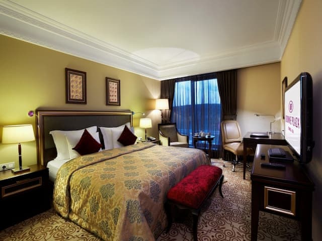 Standard Room, 1 King Bed, Club Lounge Access