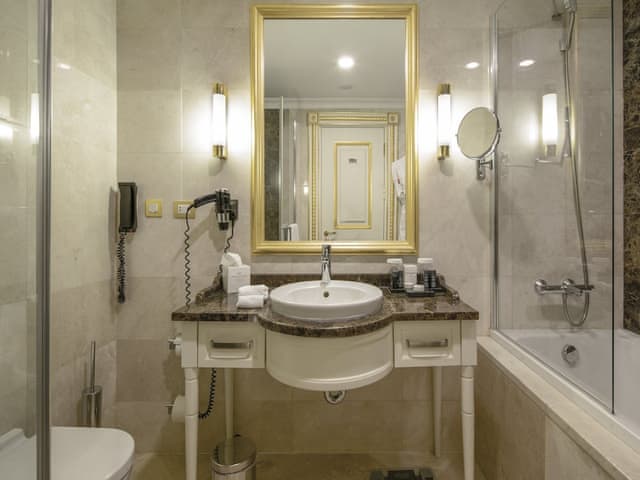 Standard Room, 1 King Bed, Club Lounge Access