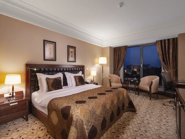 Standard Room, 1 King Bed, Club Lounge Access