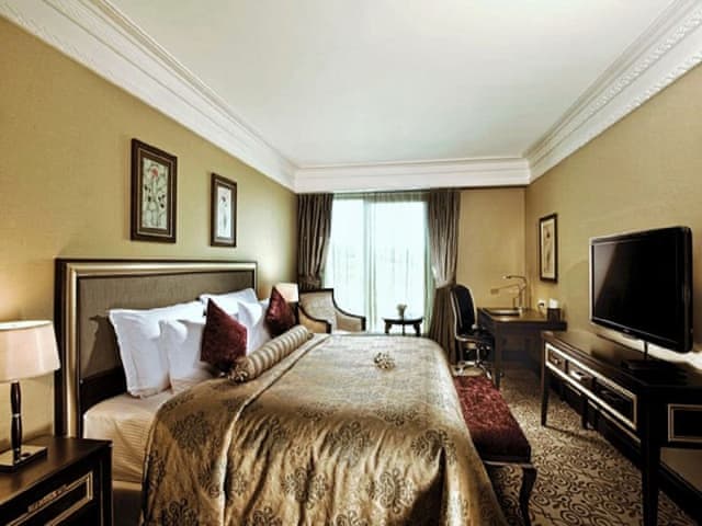 Standard Room, 1 King Bed, Club Lounge Access