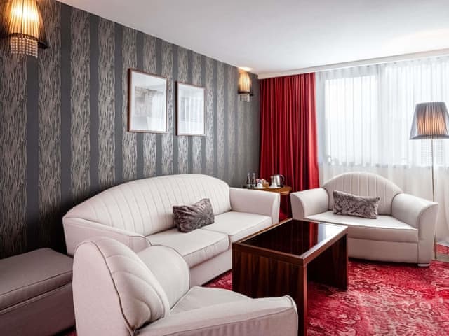 Deluxe Suite, 1 King Bed