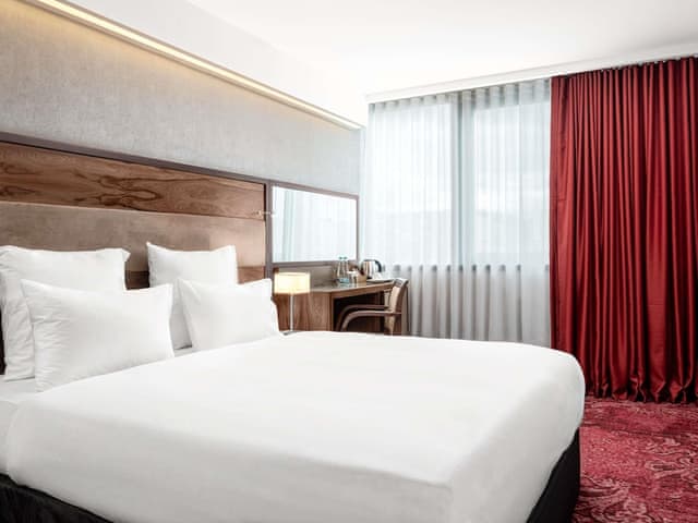 Superior Room, 1 King Bed (River Side)