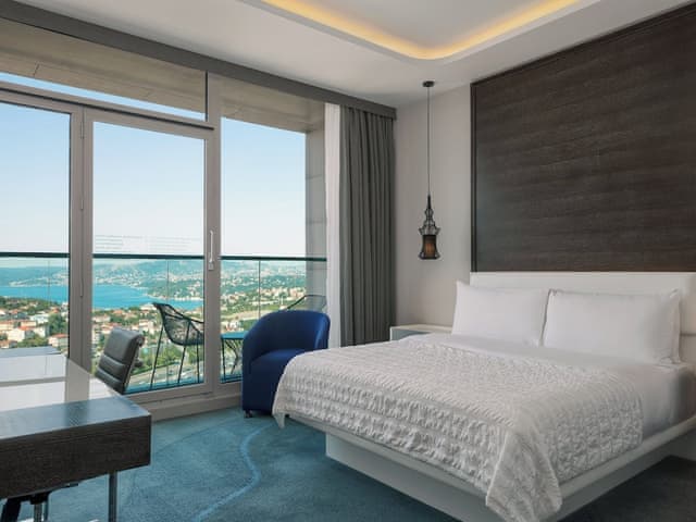 Executive Guest room, Club lounge access, 1 King, Bosphorus view, Balcony