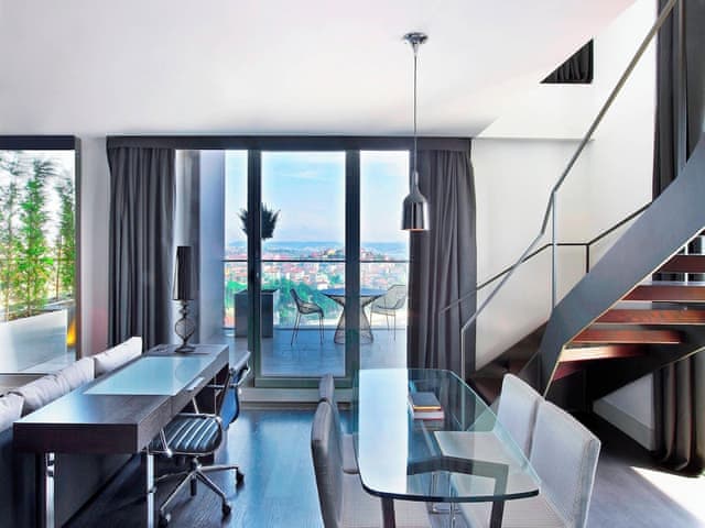 Duplex Loft Suite, Club lounge access, 1 Bedroom Bi-level Suite, In Loft: 1 King, City view