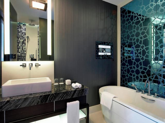 Signature Suite, Club lounge access, 1 King, City view