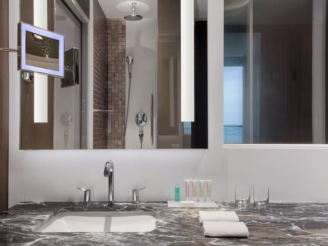 Deluxe Guest Room, 2 Twin, City View