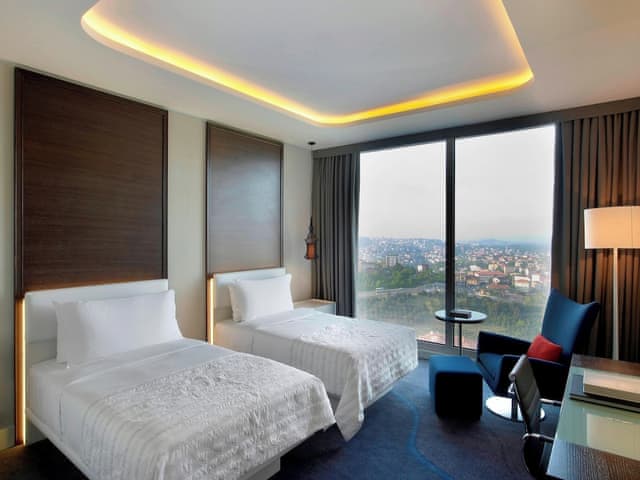Deluxe Guest Room, 2 Twin, City View
