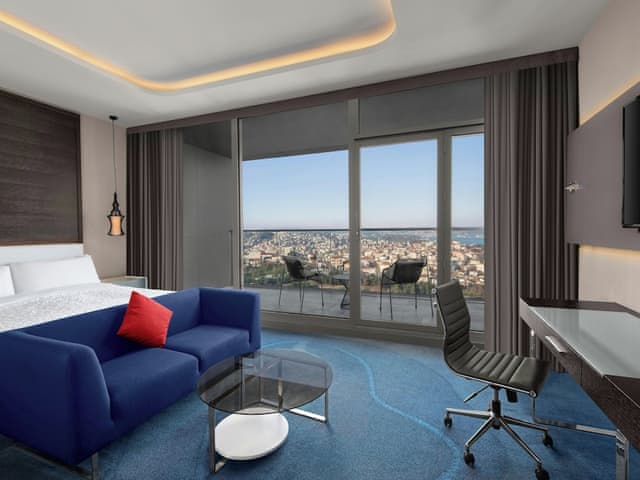 Executive Guest room, Club lounge access, 1 King, Bosphorus view, Balcony