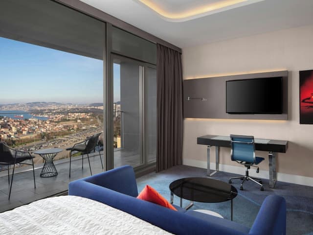 Executive Guest room, Club lounge access, 1 King, Bosphorus view, Balcony