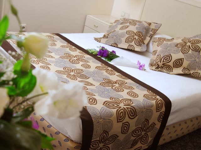 Küçük Çift Kişilik Oda