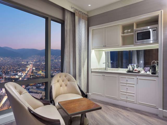 Executive Suite, 1 King Bed, Club Lounge Access