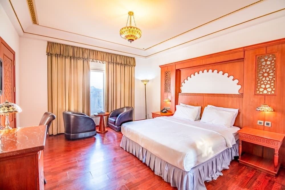Platinum Hotel