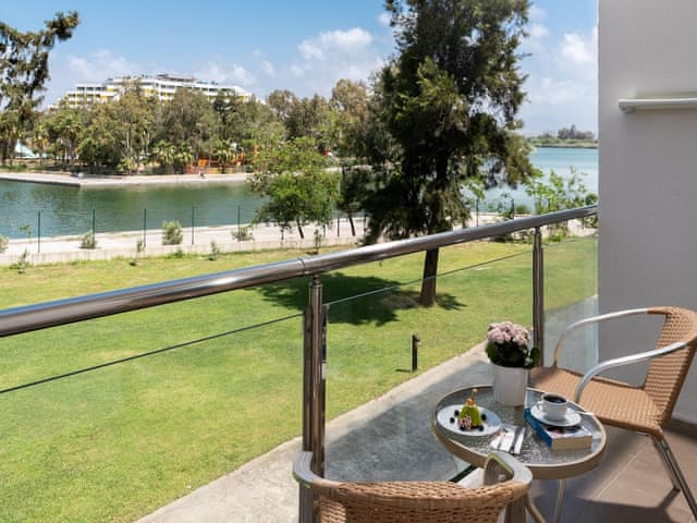 Superior Room, Lake View