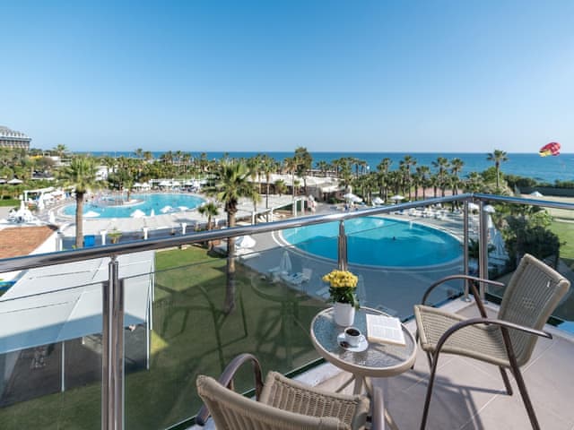 Superior Room, Pool View