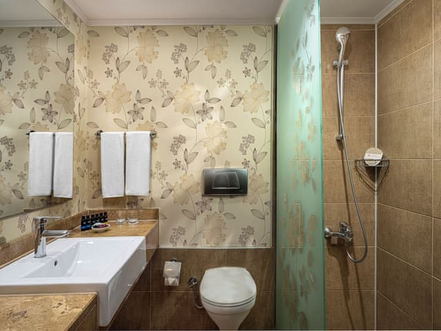 Standard Room, Multiple Beds, Garden View