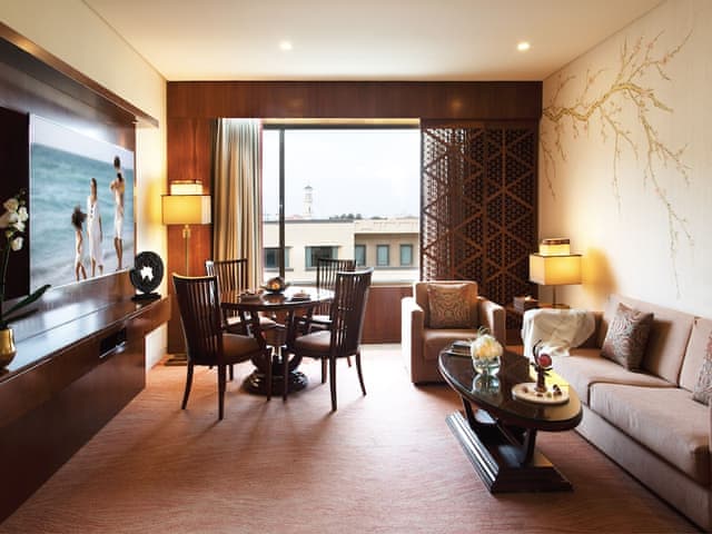 Deluxe Garden View Suite