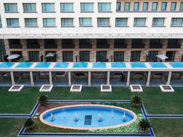 Deluxe Garden View Suite