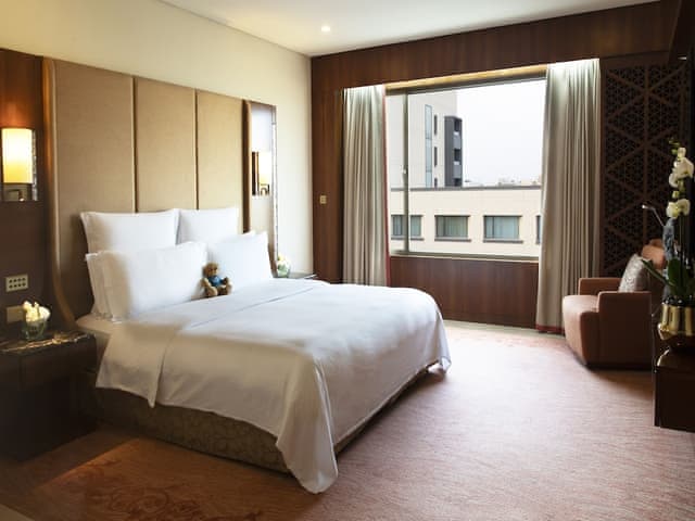 Club Deluxe Suite with direct access to the Executive Lounge