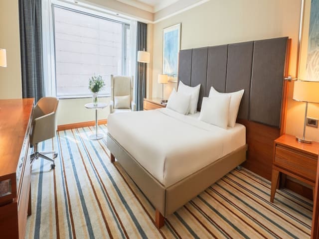 Superior King Room Land View