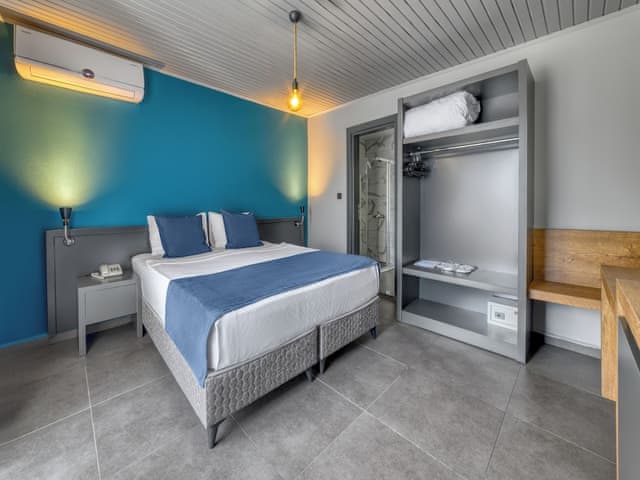 Standard Double or Twin Room, 1 Bedroom, Partial Sea View