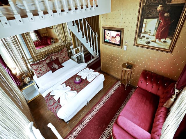 Delüks Üç Kişilik Oda